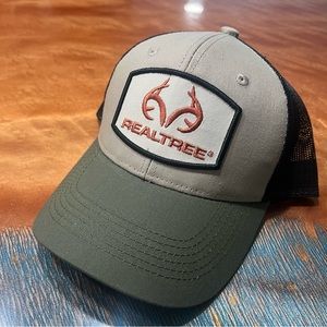 NWT RealTree SnapBack adjustable baseball hat embroidered patch green brown